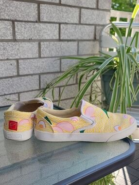 Bucket Feet canvas shoes - Yellow Wave Ramen Pattern - 5.5 Men / 7 Women